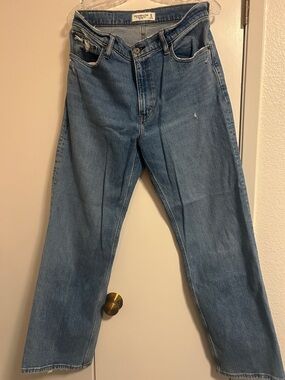 Abercrombie & Fitch The 90’s Relaxed Jean High Rise 30 (10R)